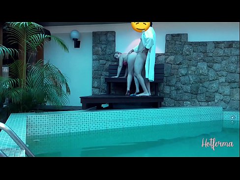 ❤️ Le patron invite la femme de chambre à la piscine, mais n'a pas pu résister à une chaude ❤❌ Vidéo de sexe at us ❌️